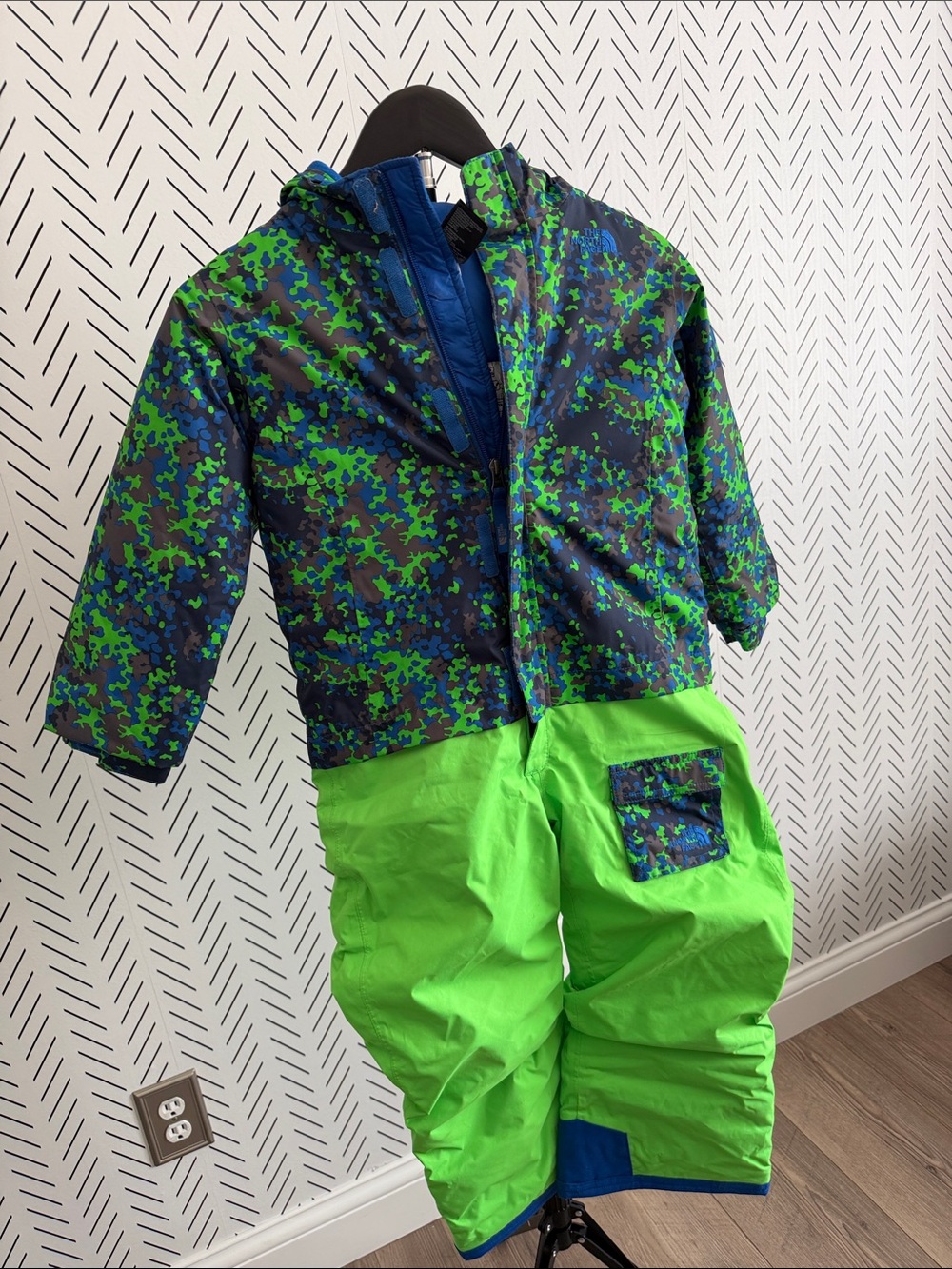 The North Face Kids Green & Blue Camouflage Snowsuit